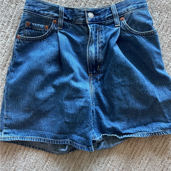 Levi’s Jean Short - Picture 2 of 2